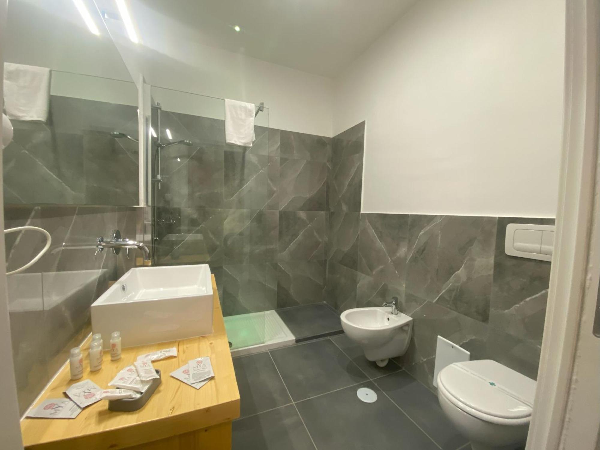 Be Italian Flat Sanfelice Hotel Napoli Bagian luar foto